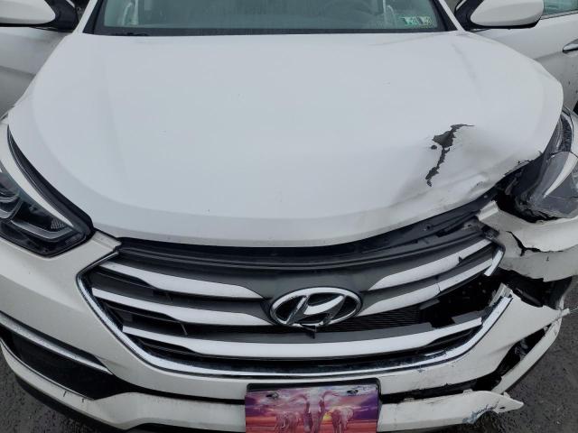 5XYZTDLB2JG563517 - 2018 HYUNDAI SANTA FE S WHITE photo 11