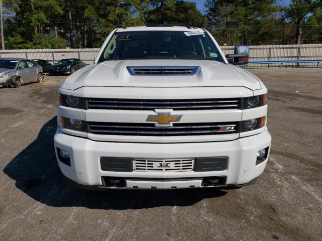 1GC1KTEY5KF119077 - 2019 CHEVROLET SILVERADO K2500 HEAVY DUTY LTZ WHITE photo 5