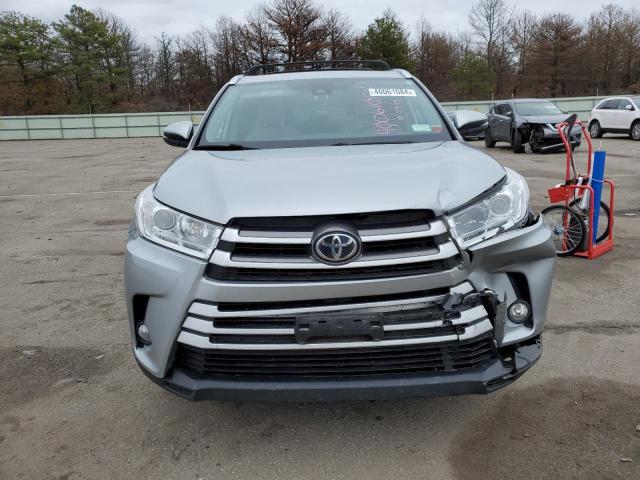 5TDJZRFH1KS596196 - 2019 TOYOTA HIGHLANDER SE SILVER photo 5