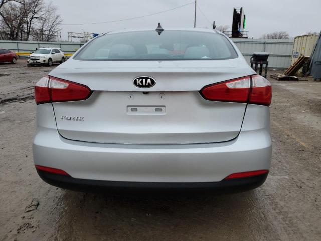 KNAFX4A65G5522696 - 2016 KIA FORTE LX SILVER photo 6