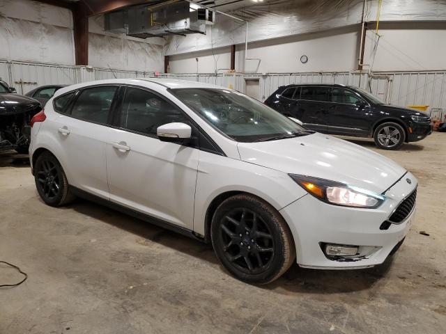 1FADP3K27GL316006 - 2016 FORD FOCUS SE WHITE photo 4