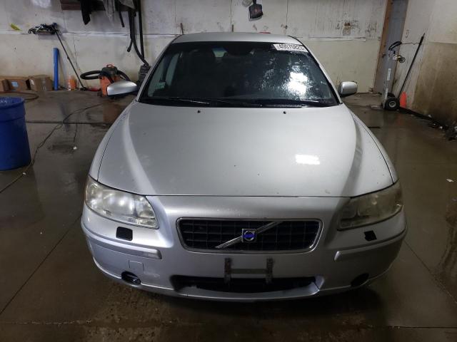 YV1RS612552440015 - 2005 VOLVO S60 SILVER photo 5