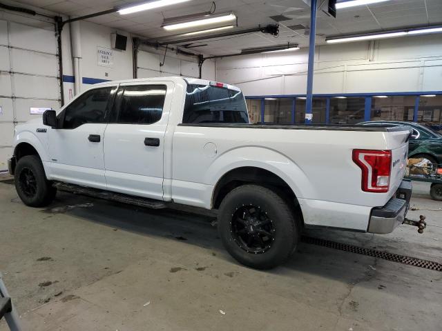 1FTFW1EG5HKC77439 - 2017 FORD F150 SUPERCREW WHITE photo 2