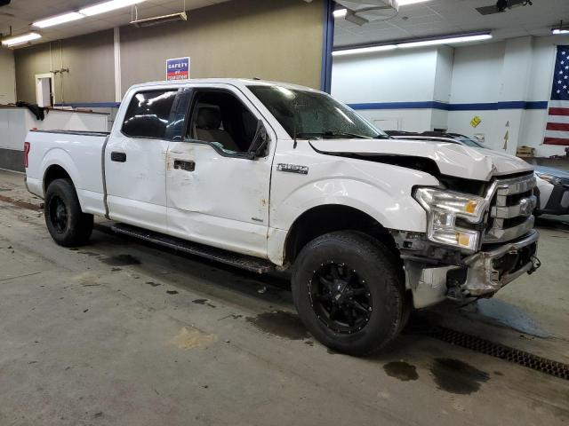 1FTFW1EG5HKC77439 - 2017 FORD F150 SUPERCREW WHITE photo 4