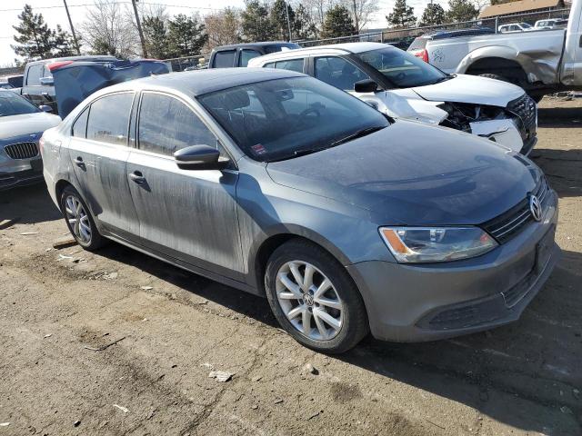 3VWDX7AJ7DM410128 - 2013 VOLKSWAGEN JETTA SE GRAY photo 4