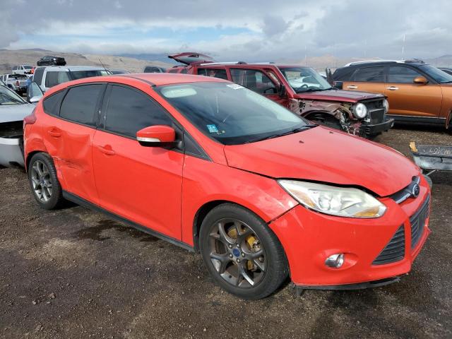 1FADP3K28DL382320 - 2013 FORD FOCUS SE RED photo 4