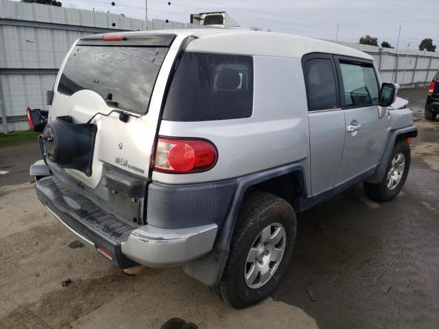 JTEBU11F670037517 - 2007 TOYOTA FJ CRUISER SILVER photo 3