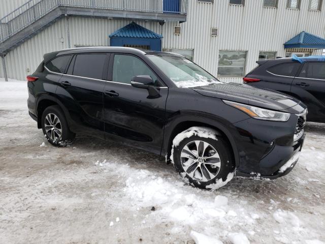 5TDGZRBH3NS213766 - 2022 TOYOTA HIGHLANDER XLE BLACK photo 4