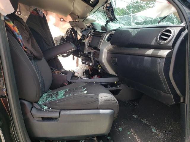 5TFRY5F1XJX230246 - 2018 TOYOTA TUNDRA DOUBLE CAB SR/SR5 BLACK photo 5