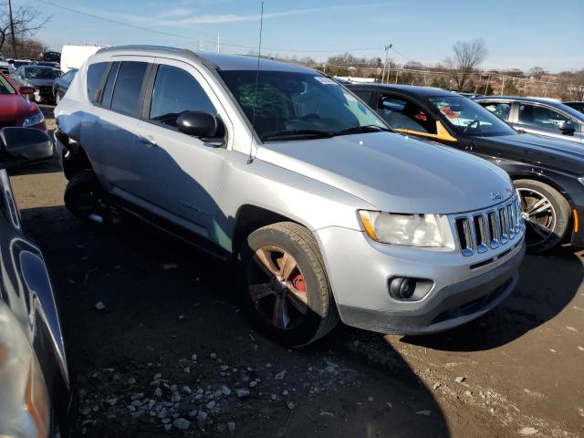 1C4NJCBA1CD662967 - 2012 JEEP COMPASS SPORT ვერცხლისფერი ფოტო 4