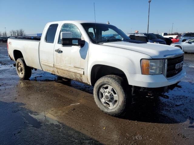 1GT220C83BZ375254 - 2011 GMC SIERRA K2500 SLE WHITE photo 4