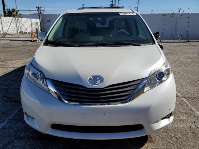 5TDDK3DC8DS055994 - 2013 TOYOTA SIENNA XLE WHITE photo 5