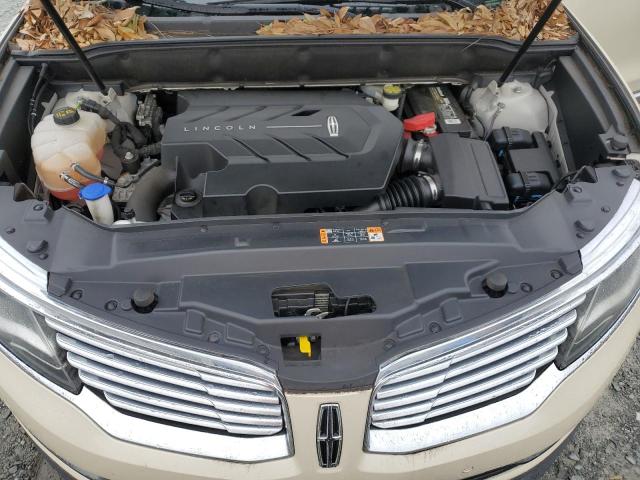 2LMTJ6LP8GBL84110 - 2016 LINCOLN MKX RESERVE CREAM photo 11