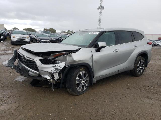 5TDGZRBH7MS552819 - 2021 TOYOTA HIGHLANDER XLE SILVER photo 1