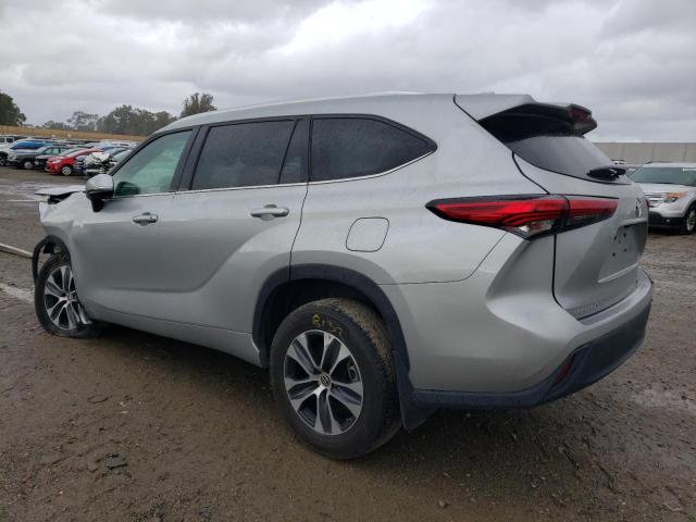 5TDGZRBH7MS552819 - 2021 TOYOTA HIGHLANDER XLE SILVER photo 2