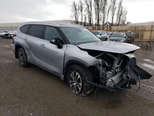 5TDGZRBH7MS552819 - 2021 TOYOTA HIGHLANDER XLE SILVER photo 4