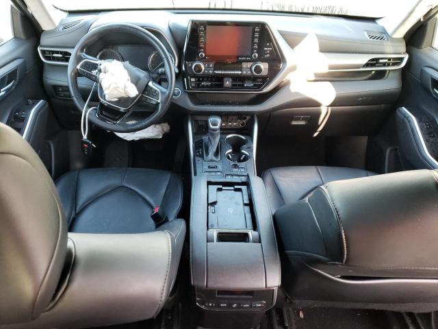 5TDGZRBH7MS552819 - 2021 TOYOTA HIGHLANDER XLE SILVER photo 8