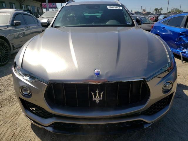 ZN661YULXHX231144 - 2017 MASERATI LEVANTE S LUXURY GRAY photo 5