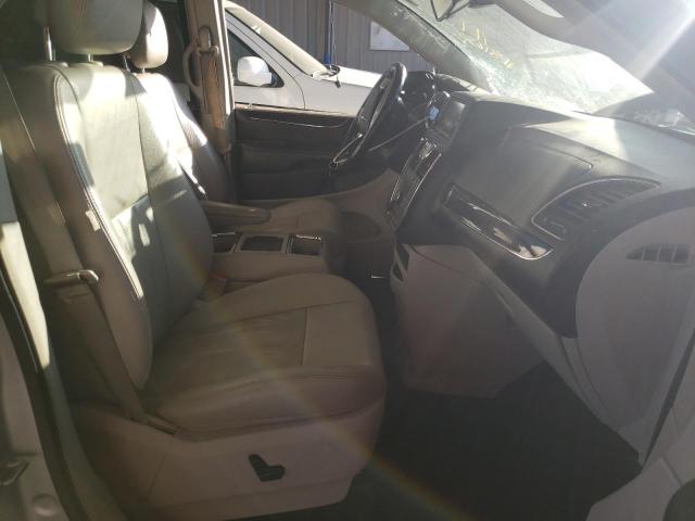 2A4RR8DG0BR714104 - 2011 CHRYSLER TOWN & COU TOURING L SILVER photo 5