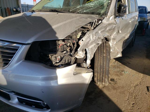 2A4RR8DG0BR714104 - 2011 CHRYSLER TOWN & COU TOURING L SILVER photo 9