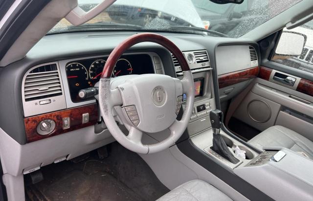5LMFU28R24LJ11420 - 2004 LINCOLN NAVIGATOR თეთრი ფოტო 9