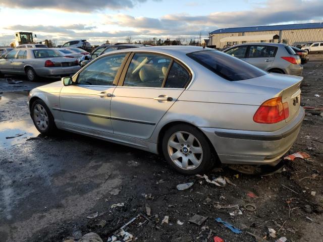 WBAAM5349YFR19070 - 2000 BMW 328 I SILVER photo 2