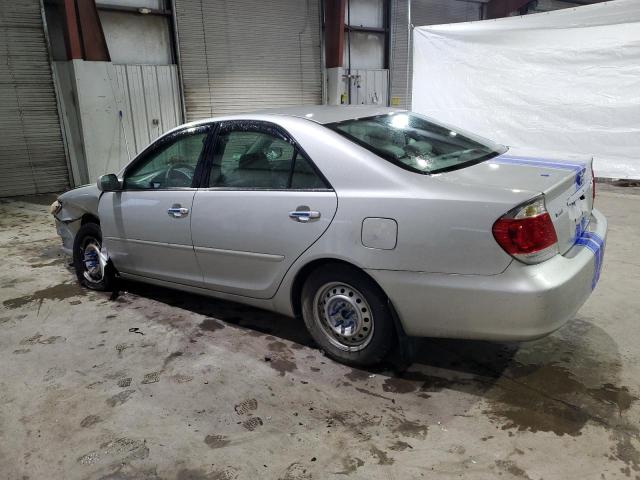 4T1BE32K55U992531 - 2005 TOYOTA CAMRY LE GRAY photo 2