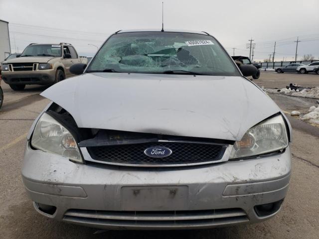 1FAFP34N47W306175 - 2007 FORD FOCUS ZX4 SILVER photo 5