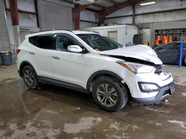 5XYZUDLB8GG305833 - 2016 HYUNDAI SANTA FE S WHITE photo 4