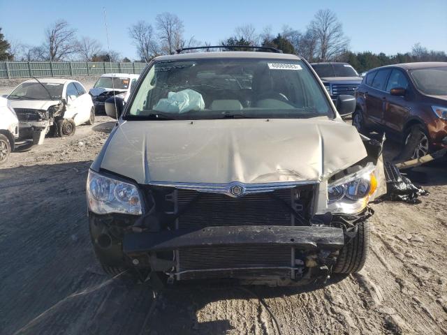 2A4RR2D16AR464147 - 2010 CHRYSLER TOWN & COU LX GOLD photo 5