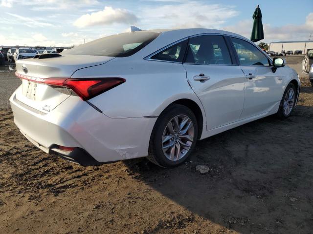 4T1JA1AB5MU002389 - 2021 TOYOTA AVALON XLE WHITE photo 3