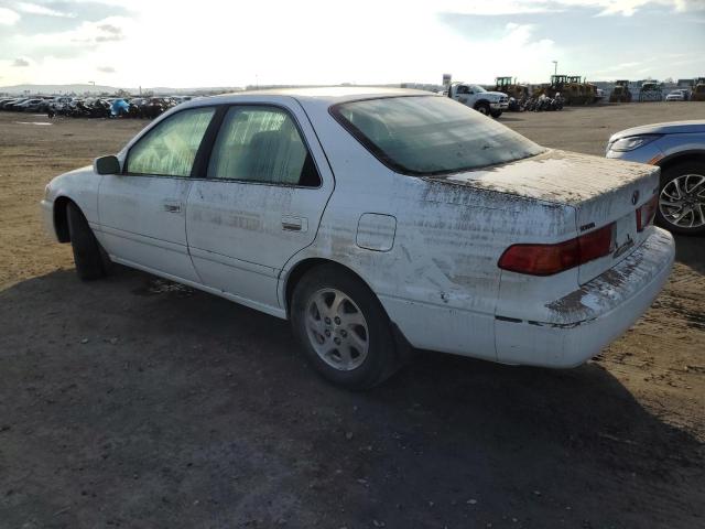 JT2BG22K4Y0429838 - 2000 TOYOTA CAMRY CE WHITE photo 2