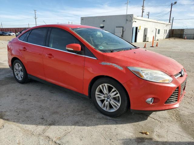 1FAHP3H22CL372518 - 2012 FORD FOCUS SEL RED photo 4