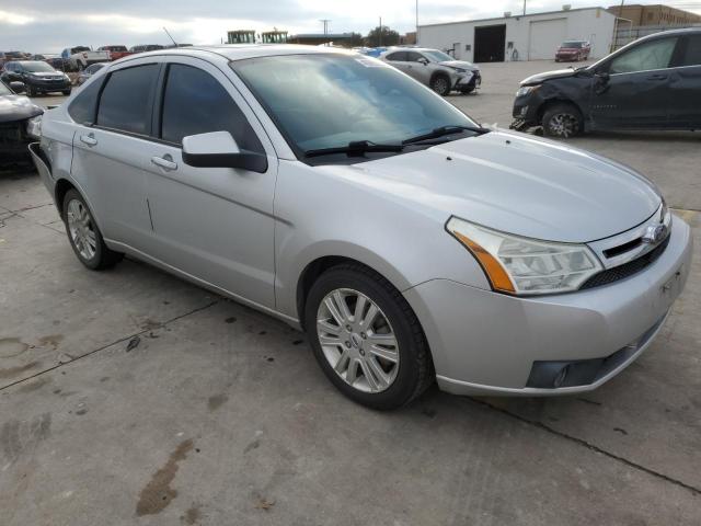 1FAHP3HN5AW231304 - 2010 FORD FOCUS SEL SILVER photo 4