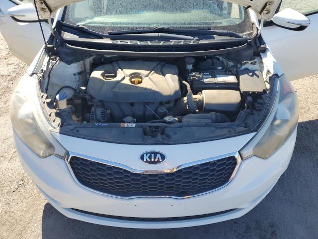 KNAFX4A60F5402433 - 2015 KIA FORTE LX WHITE photo 11