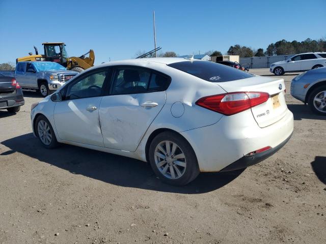 KNAFX4A60F5402433 - 2015 KIA FORTE LX WHITE photo 2