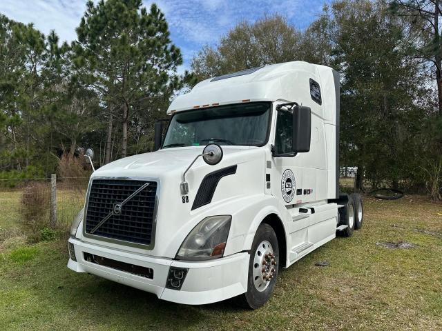 4V4NC9EJ0CN538762 - 2012 VOLVO VN VNL WHITE photo 2