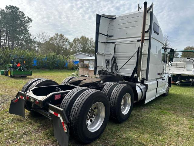 4V4NC9EJ0CN538762 - 2012 VOLVO VN VNL WHITE photo 4