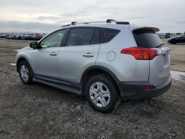 JTMZFREVXFD052087 - 2015 TOYOTA RAV4 LE SILVER photo 2