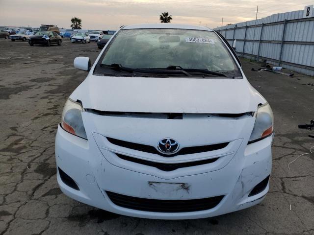 JTDBT923684040521 - 2008 TOYOTA YARIS WHITE photo 5