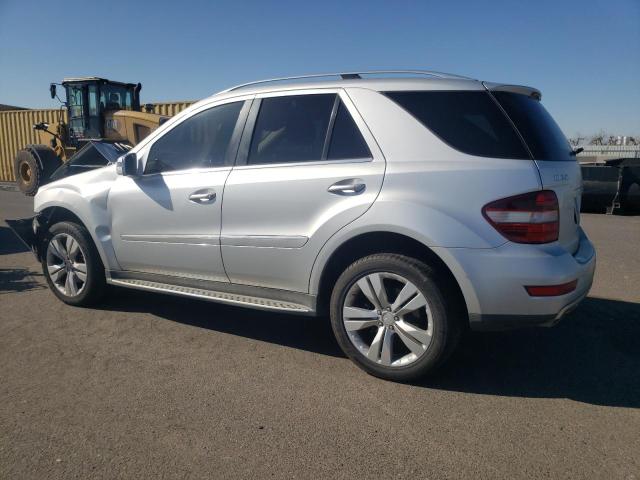 4JGBB8GB4BA637118 - 2011 MERCEDES-BENZ ML 350 4MATIC SILVER photo 2