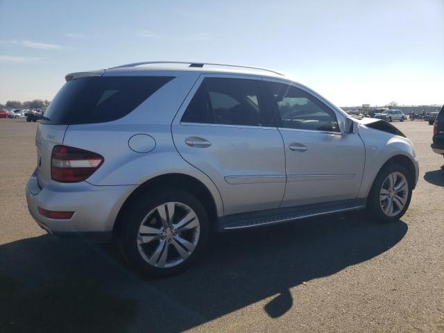 4JGBB8GB4BA637118 - 2011 MERCEDES-BENZ ML 350 4MATIC SILVER photo 3