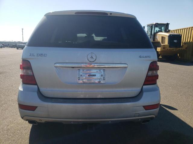 4JGBB8GB4BA637118 - 2011 MERCEDES-BENZ ML 350 4MATIC SILVER photo 6