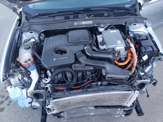 3FA6P0LU0JR235039 - 2018 FORD FUSION SE HYBRID SILVER photo 11