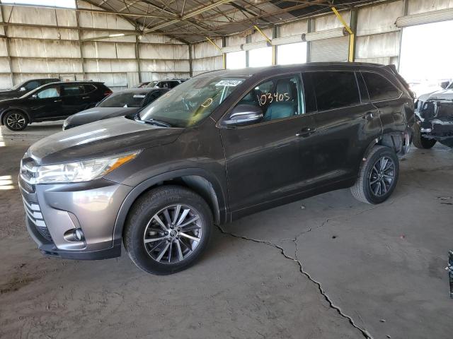 5TDKZRFH8JS536225 - 2018 TOYOTA HIGHLANDER SE GRAY photo 1