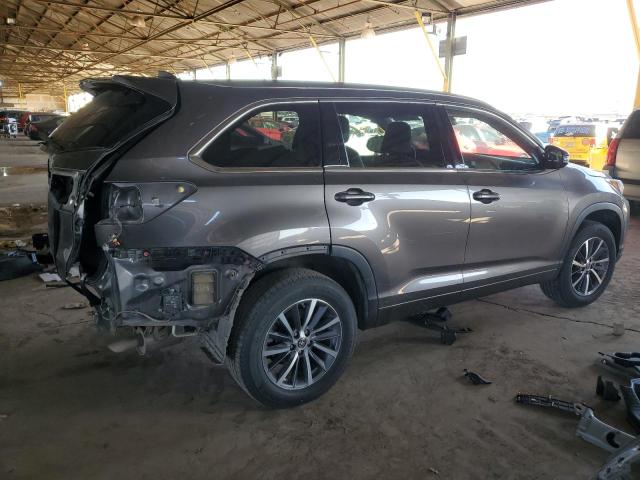 5TDKZRFH8JS536225 - 2018 TOYOTA HIGHLANDER SE GRAY photo 3