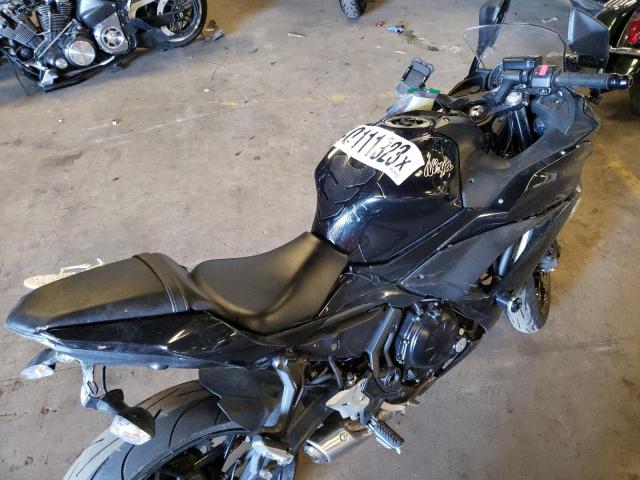 JKAEXEJ19HDA00067 - 2017 KAWASAKI EX650 J შავი ფოტო 6