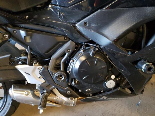 JKAEXEJ19HDA00067 - 2017 KAWASAKI EX650 J შავი ფოტო 7