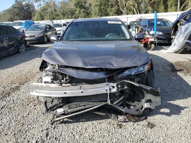 4T1C11AKXLU978532 - 2020 TOYOTA CAMRY LE GRAY photo 5