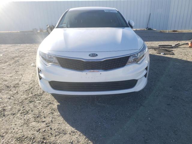 5XXGT4L35JG196665 - 2018 KIA OPTIMA LX WHITE photo 5